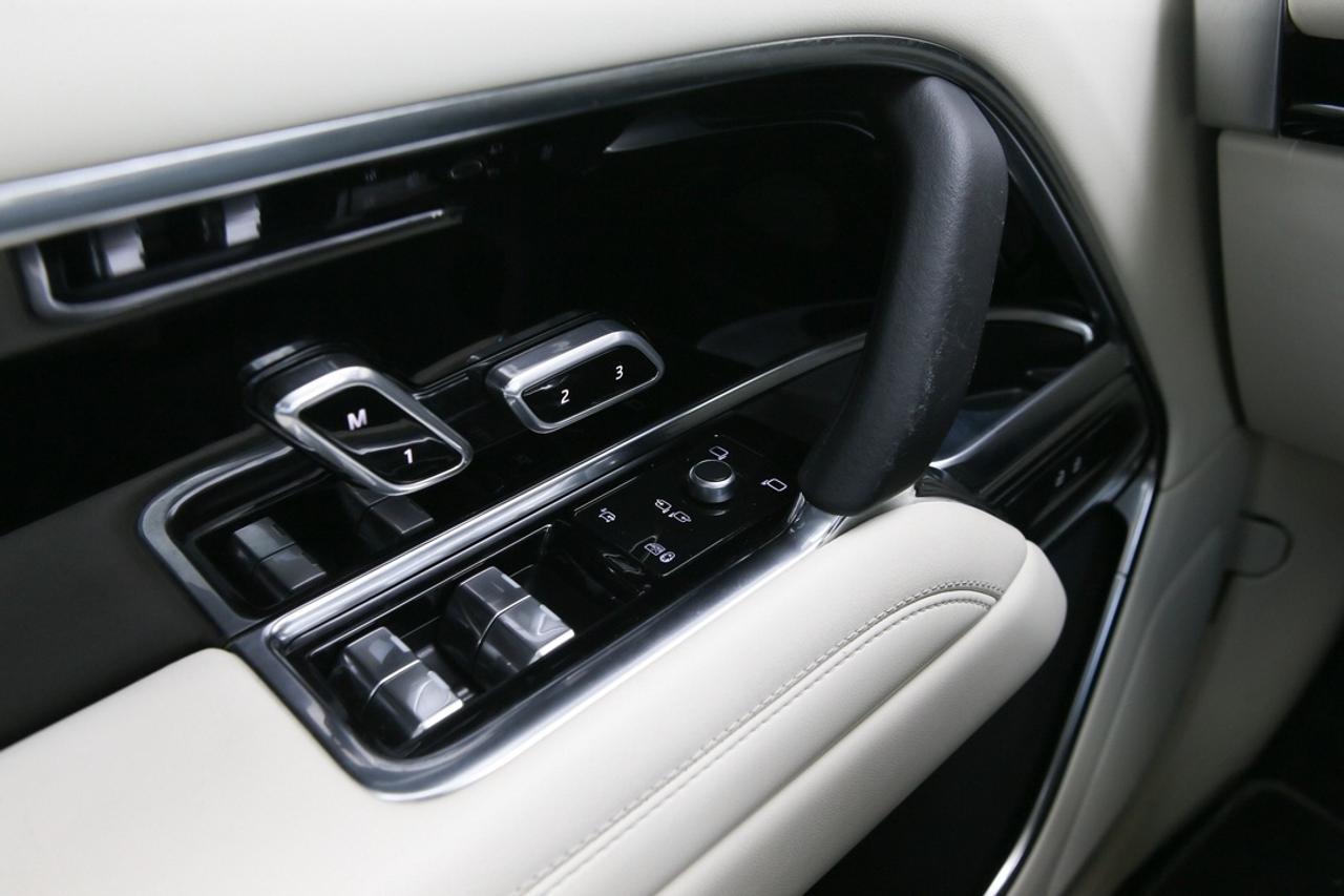 2023 Land Rover Range Rover SE P400 SWB Photo