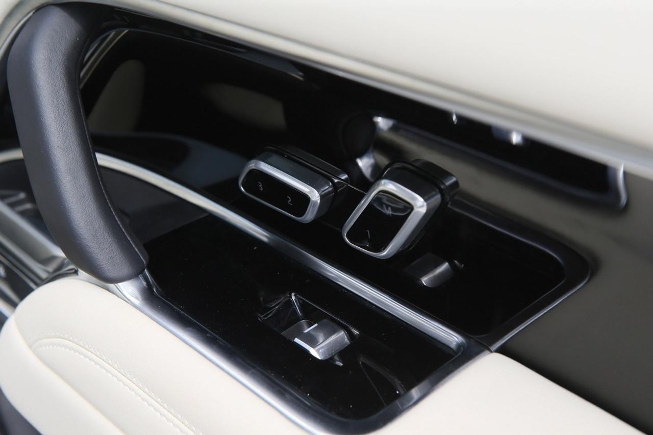 2023 Land Rover Range Rover SE P400 SWB Photo