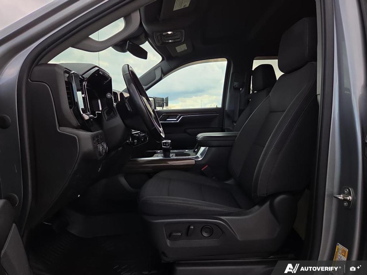 2023 Chevrolet Silverado 1500 RST   SIDE STEPS   REMOTE START   NO CLAIMS Photo