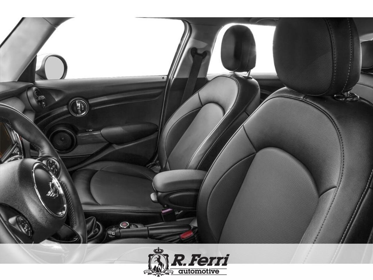 2017 MINI 5 Door Cooper 4dr Hatchback Photo
