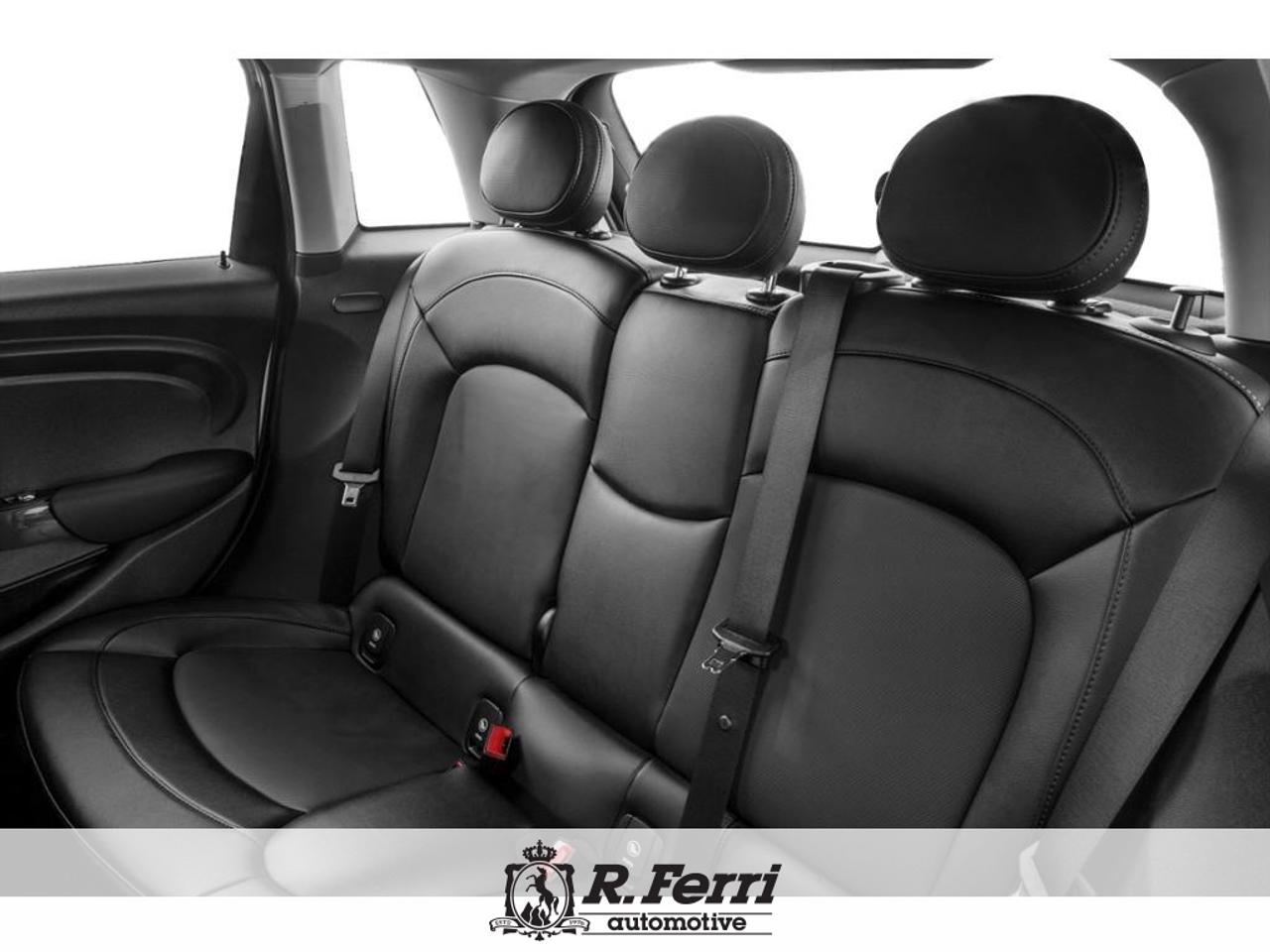 2017 MINI 5 Door Cooper 4dr Hatchback Photo