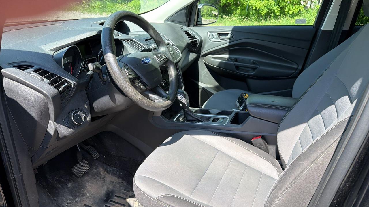 2017 Ford Escape S 4dr Front-wheel Drive Photo