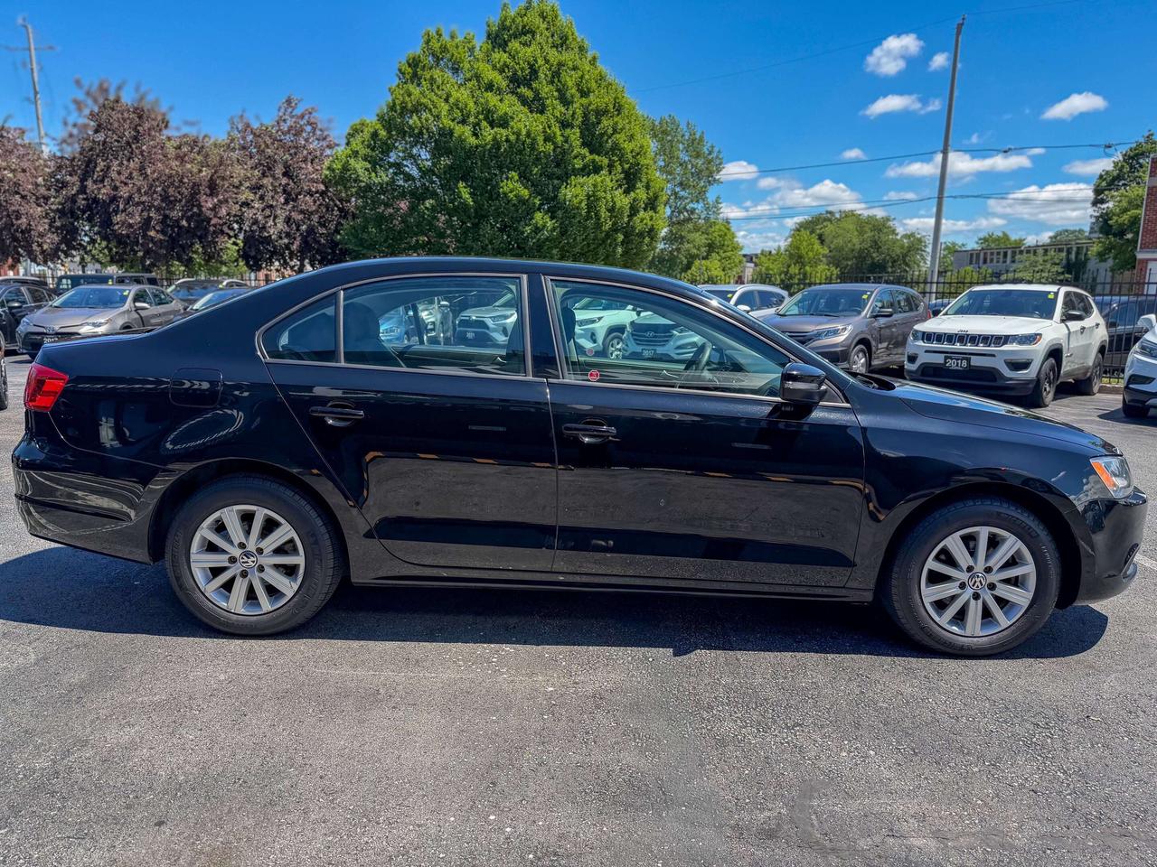 2014 Volkswagen Jetta Trendline Plus/LOW MILEAGE/NO ACCIDENTS/2.0L Photo