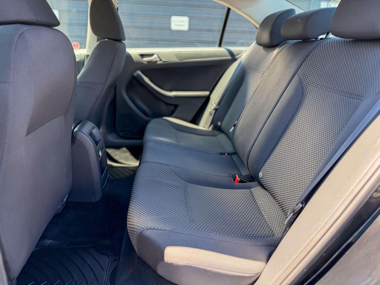 2014 Volkswagen Jetta Trendline Plus/LOW MILEAGE/NO ACCIDENTS/2.0L Photo