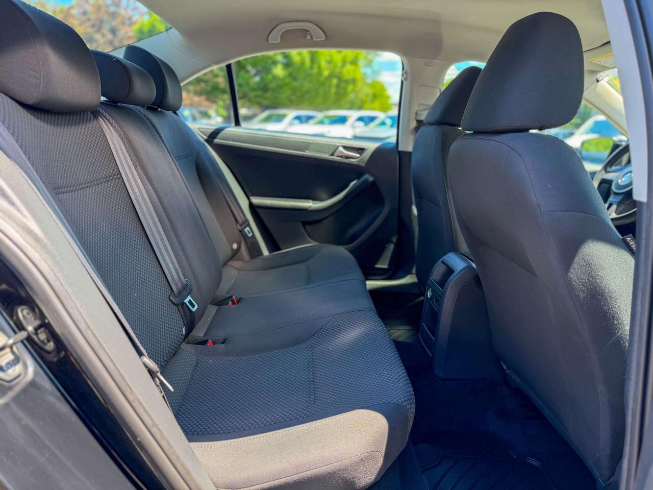 2014 Volkswagen Jetta Trendline Plus/LOW MILEAGE/NO ACCIDENTS/2.0L Photo