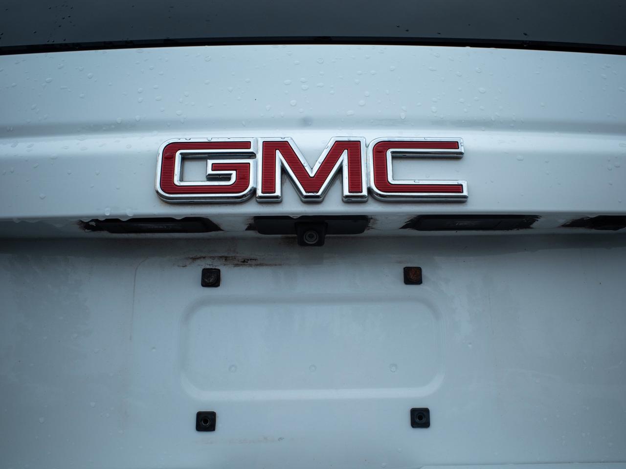 2018 GMC Yukon XL SLE - 3rd Row Seats   Premium Sound System Photo