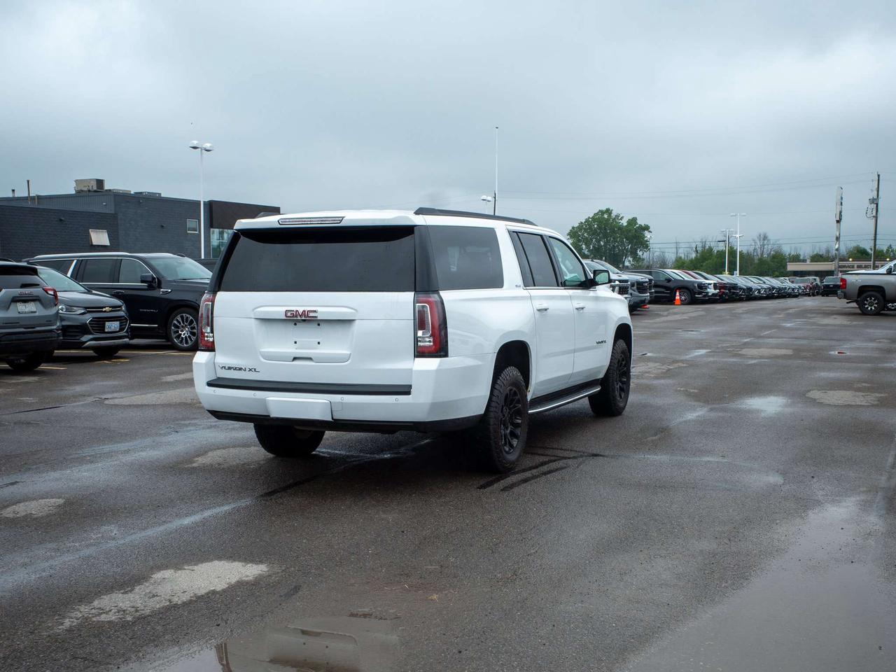 2018 GMC Yukon SLE - 3rd Row Seats   Premium Sound System Photo