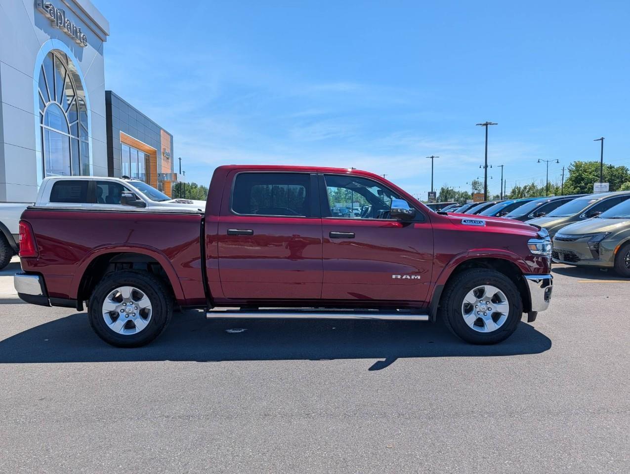 2025 RAM 1500 Big Horn ONE OWNER/ LOW KMS /NO ACCIDENTS Photo2