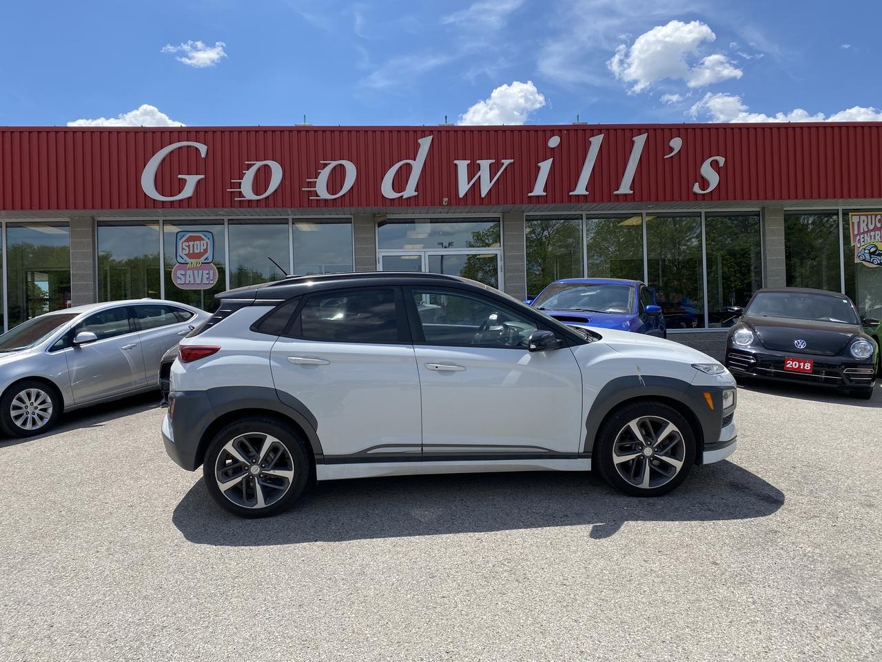 2020 Hyundai KONA TREND, CLEAN CARFAX, AWD, HEATED SEATS & WHEEL! Photo0