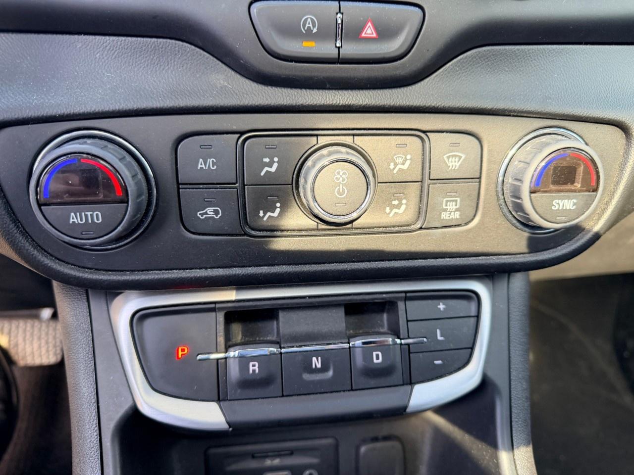 2022 GMC Terrain AWD SLE Photo