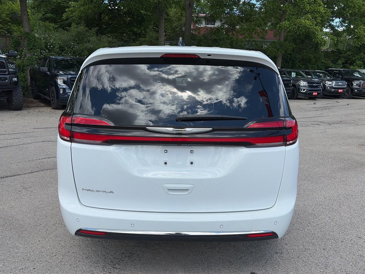 2025 Chrysler Pacifica SELECT, 7 PASS, REMOTE START, HEATED LEATHER! Photo