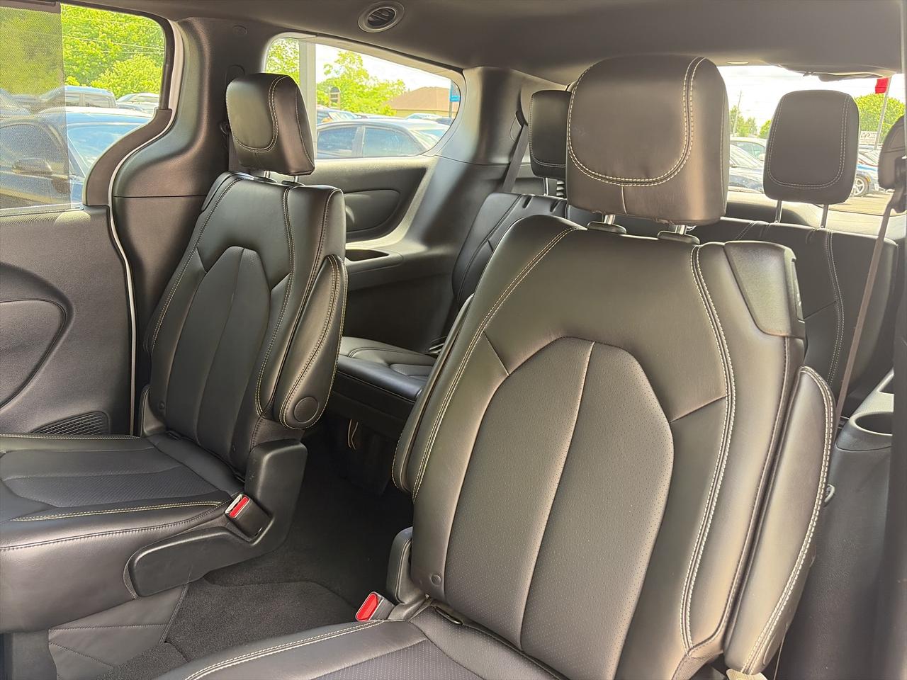 2025 Chrysler Pacifica SELECT, 7 PASS, REMOTE START, HEATED LEATHER! Photo