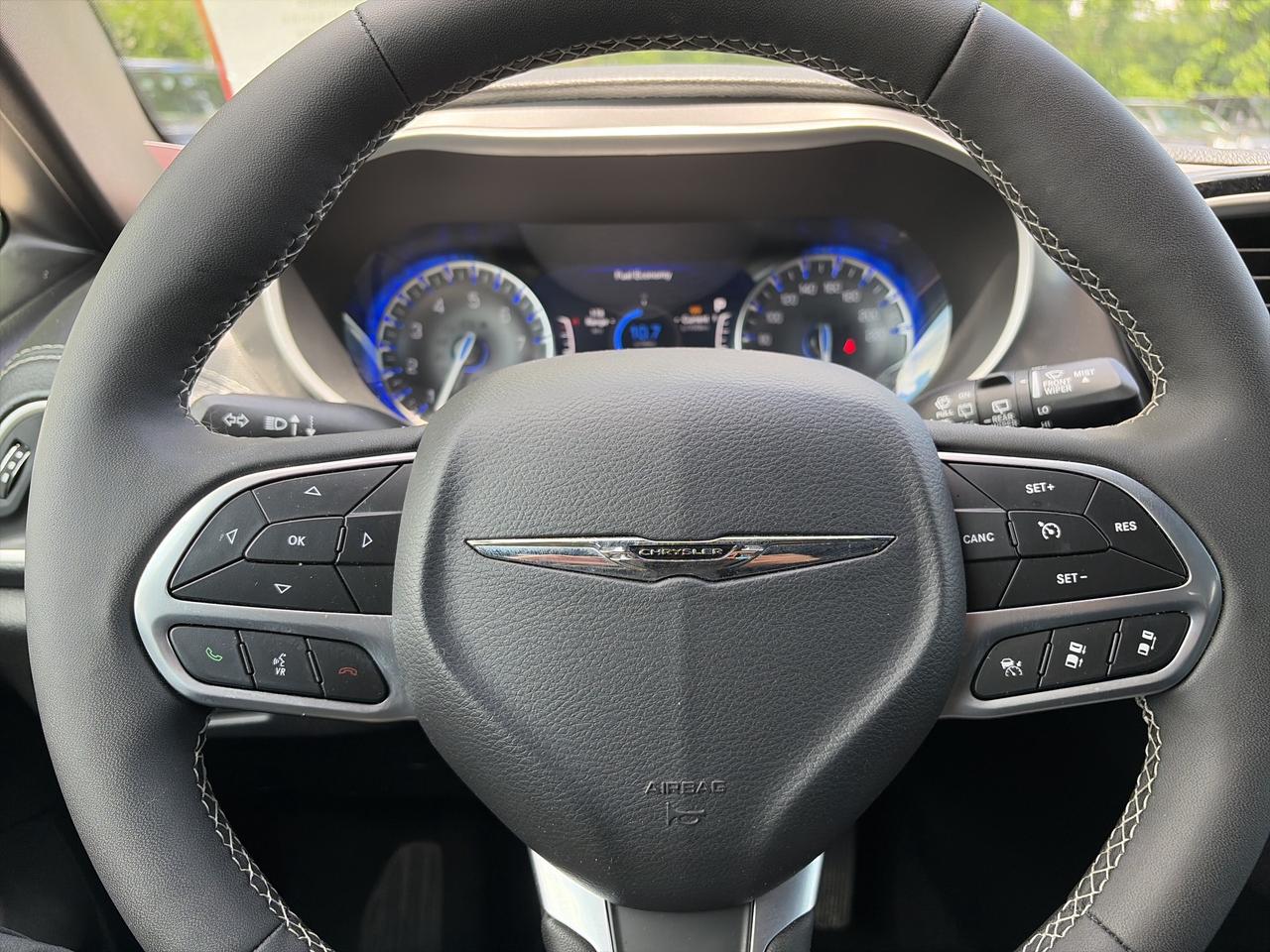 2025 Chrysler Pacifica SELECT, 7 PASS, REMOTE START, HEATED LEATHER! Photo