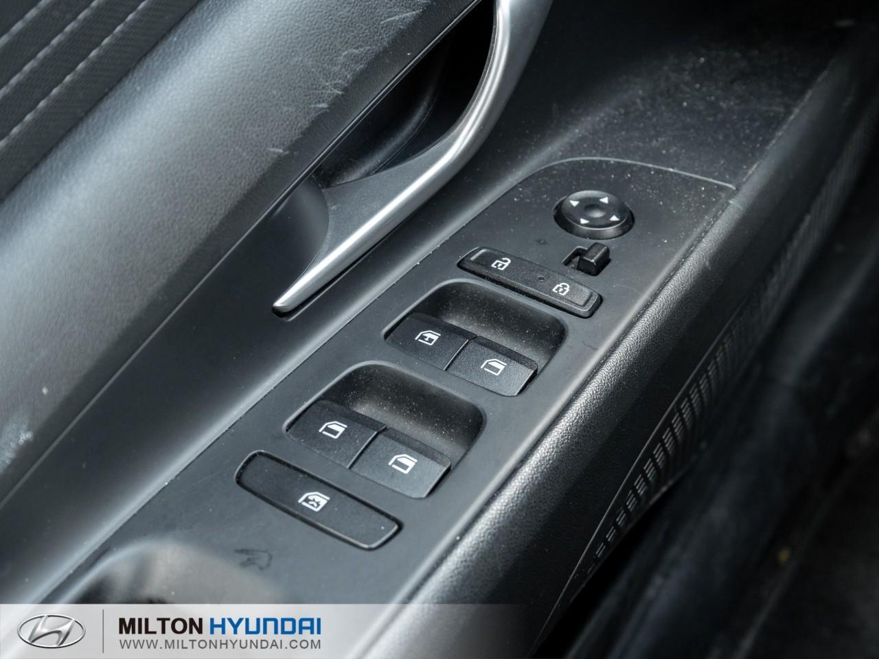 2023 Hyundai Elantra ESSENTIAL 4DR SEDAN Photo