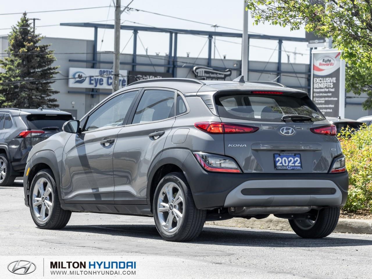 2022 Hyundai KONA 2.0L Preferred Sun & Leather Package 4dr All-Wheel Drive Photo4