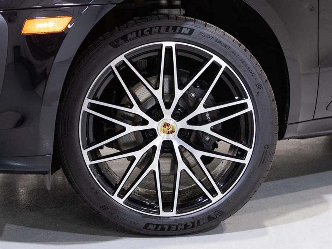 2026 Porsche Macan AWD Photo