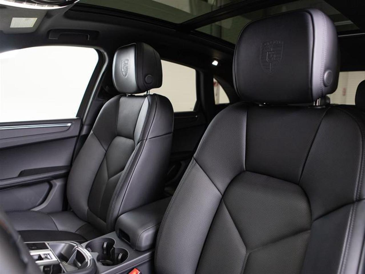 2026 Porsche Macan AWD Photo