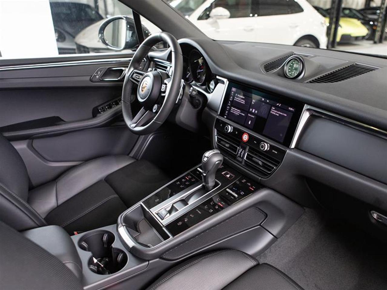 2026 Porsche Macan AWD Photo