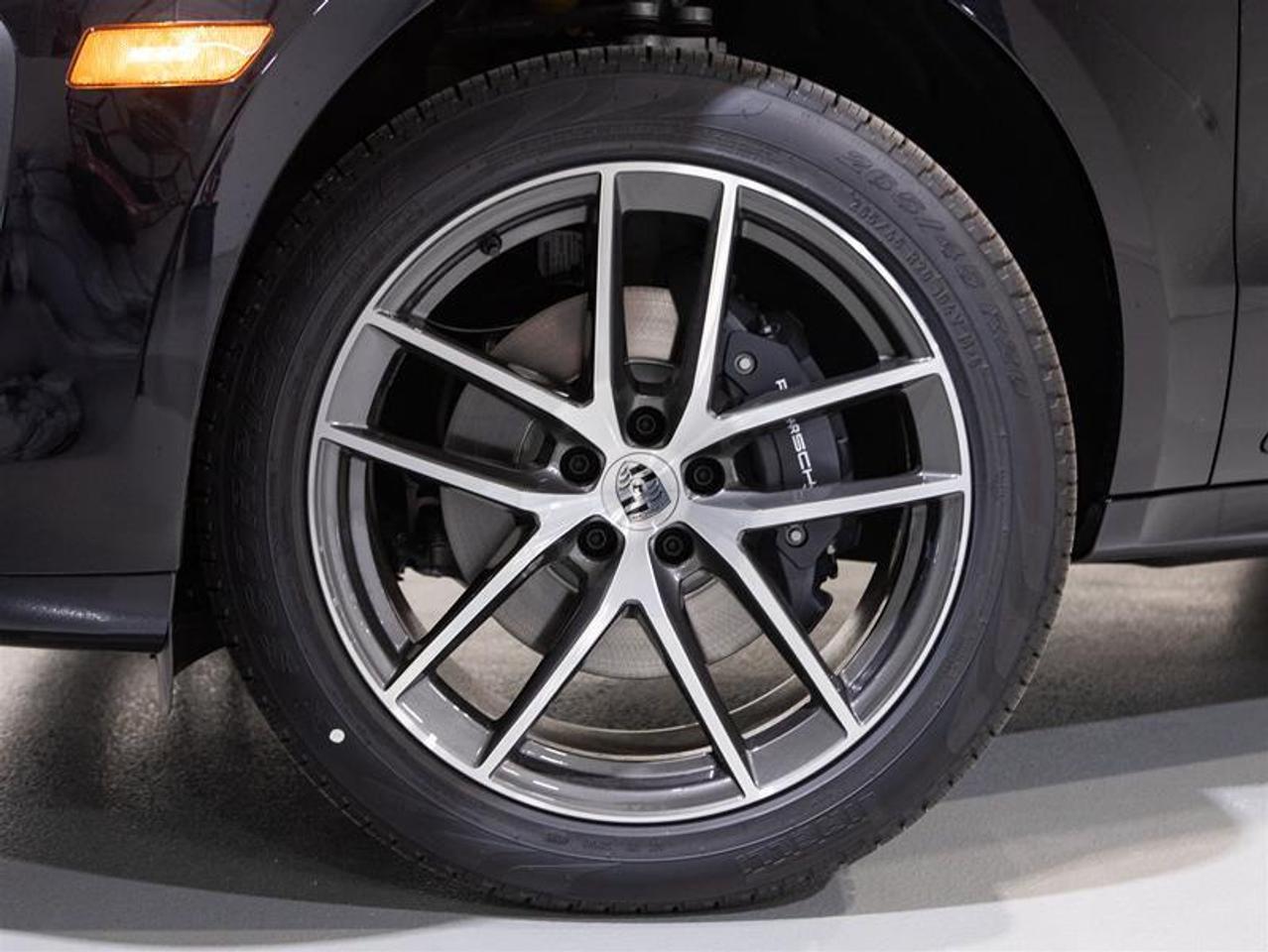 2026 Porsche Macan AWD Photo