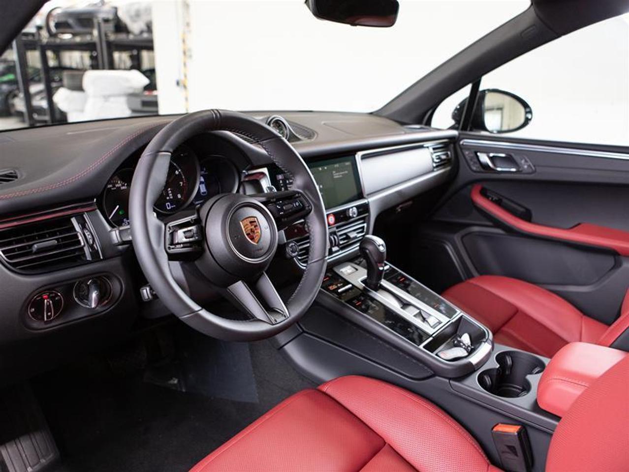 2026 Porsche Macan AWD Photo