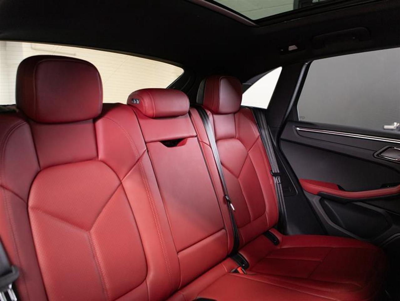 2026 Porsche Macan AWD Photo