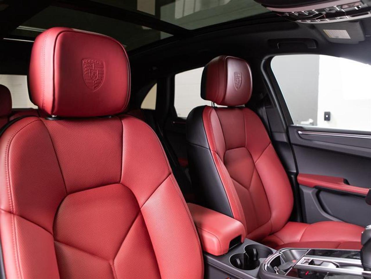2026 Porsche Macan AWD Photo