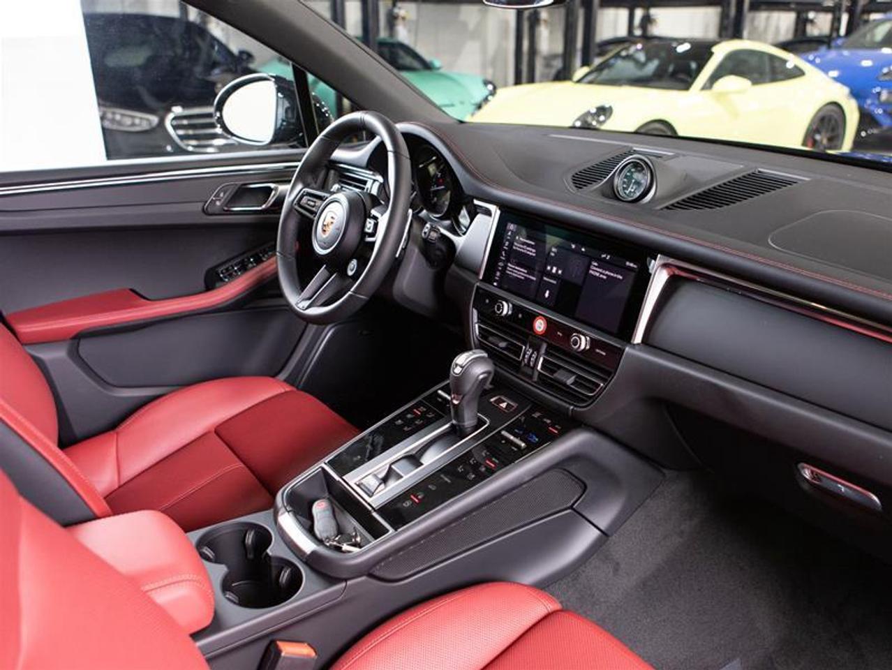 2026 Porsche Macan AWD Photo