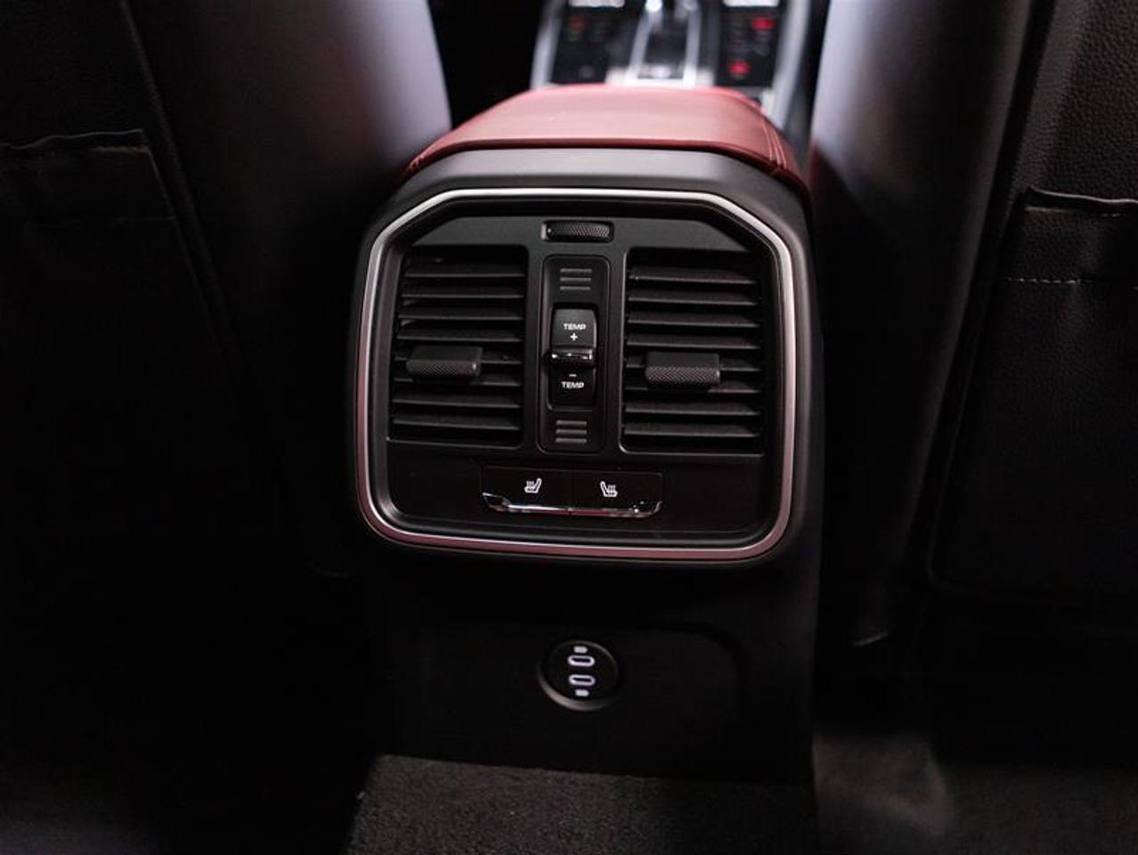 2026 Porsche Macan AWD Photo