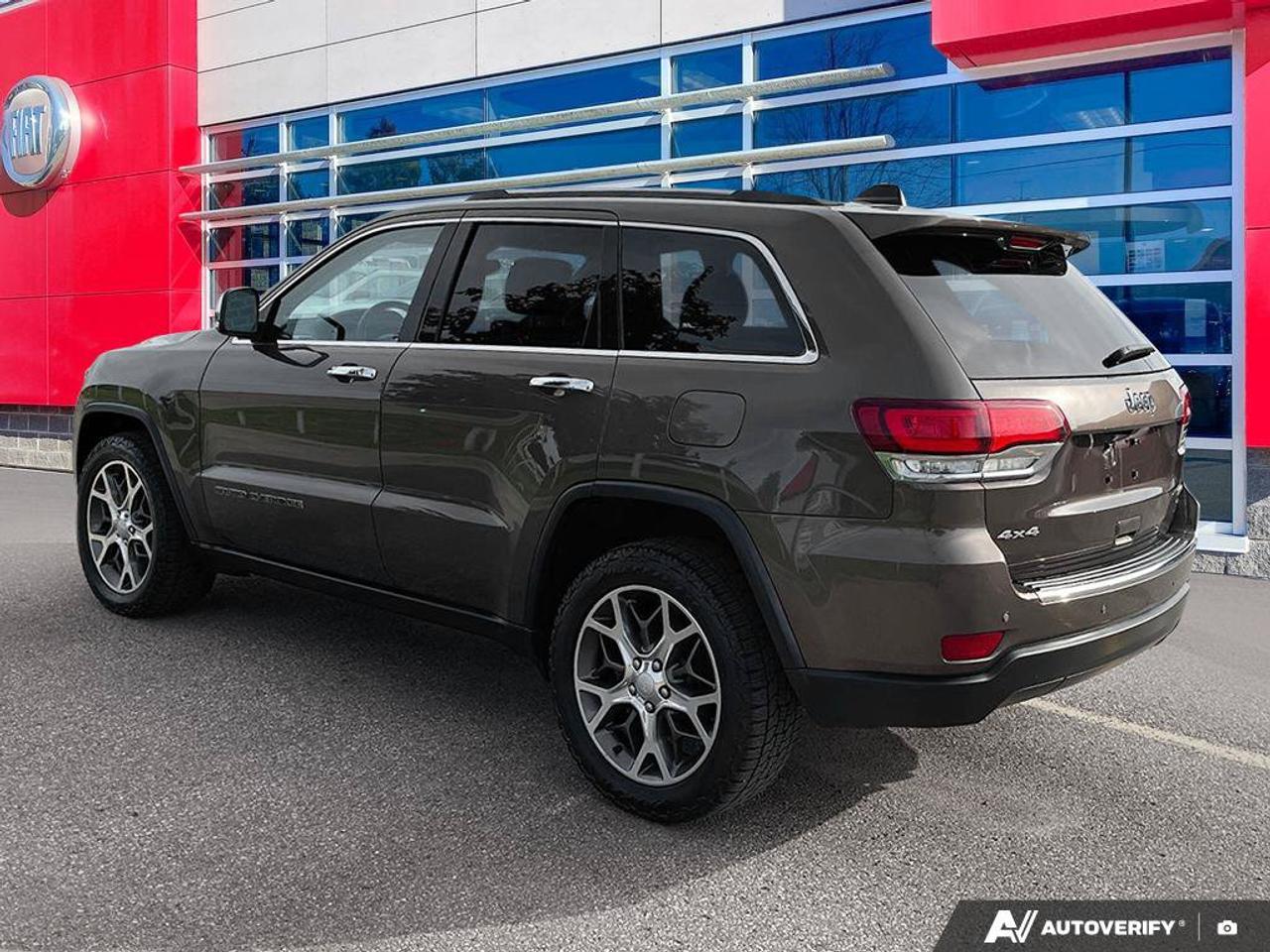 2020 Jeep Grand Cherokee Limited | Leather | Sunroof | Navigation | Blind-Spot Detection | Apple CarPlay | Android Auto Photo