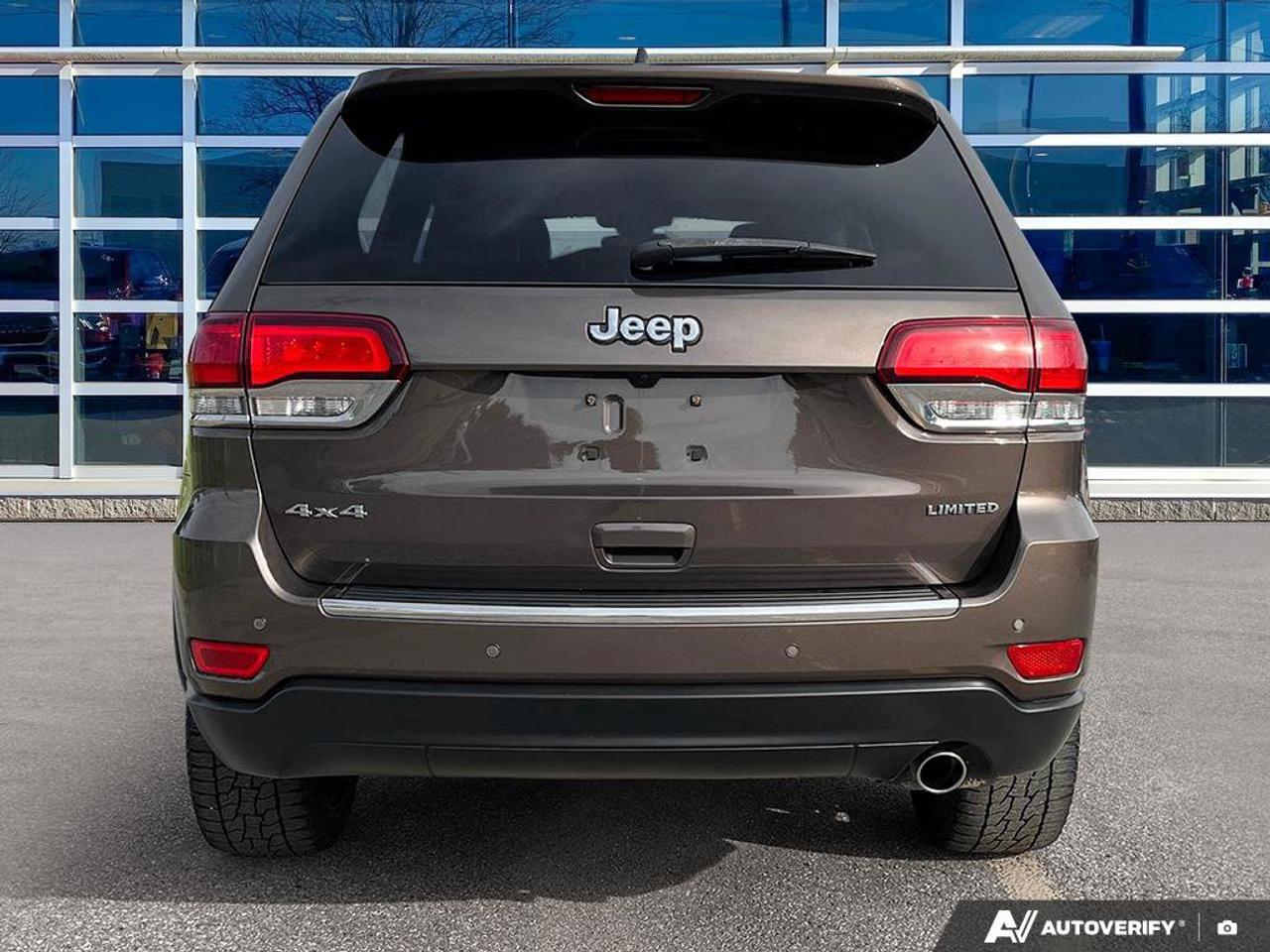 2020 Jeep Grand Cherokee Limited | Leather | Sunroof | Navigation | Blind-Spot Detection | Apple CarPlay | Android Auto Photo