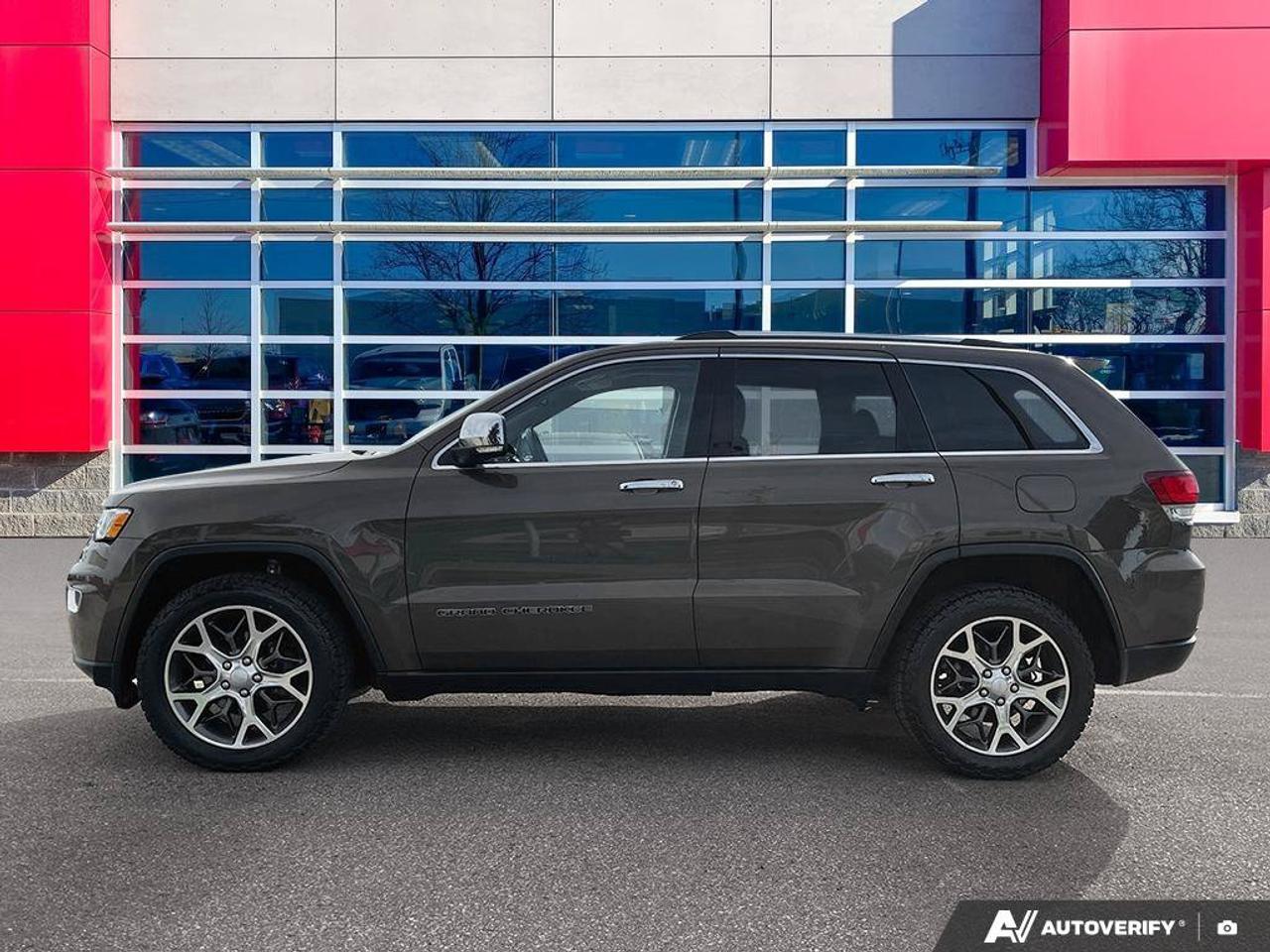 2020 Jeep Grand Cherokee Limited | Leather | Sunroof | Navigation | Blind-Spot Detection | Apple CarPlay | Android Auto Photo