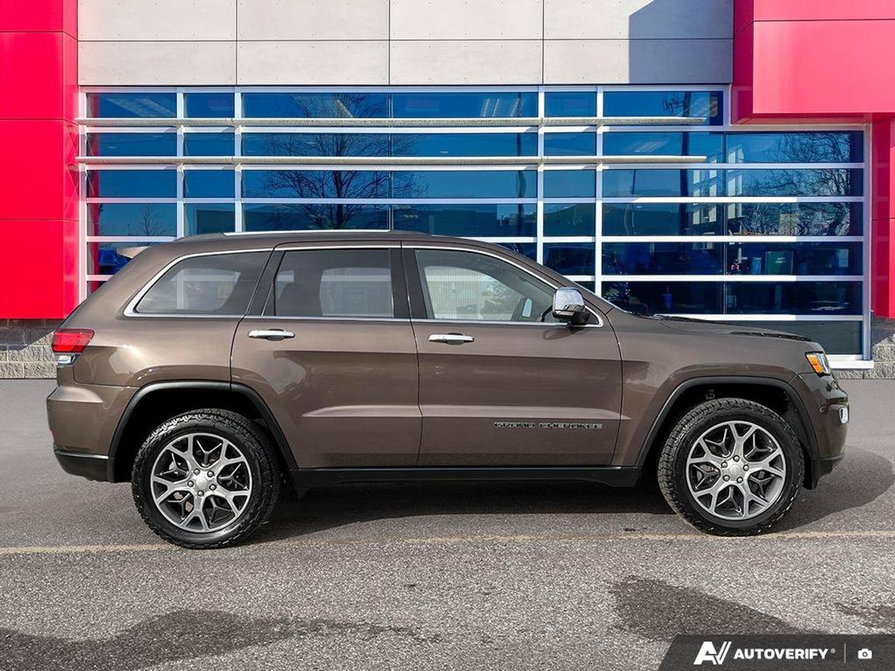 2020 Jeep Grand Cherokee Limited | Leather | Sunroof | Navigation | Blind-Spot Detection | Apple CarPlay | Android Auto Photo