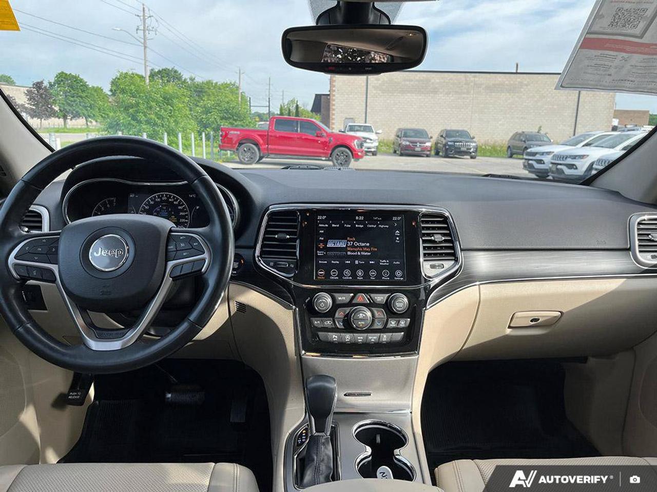2020 Jeep Grand Cherokee Limited | Leather | Sunroof | Navigation | Blind-Spot Detection | Apple CarPlay | Android Auto Photo