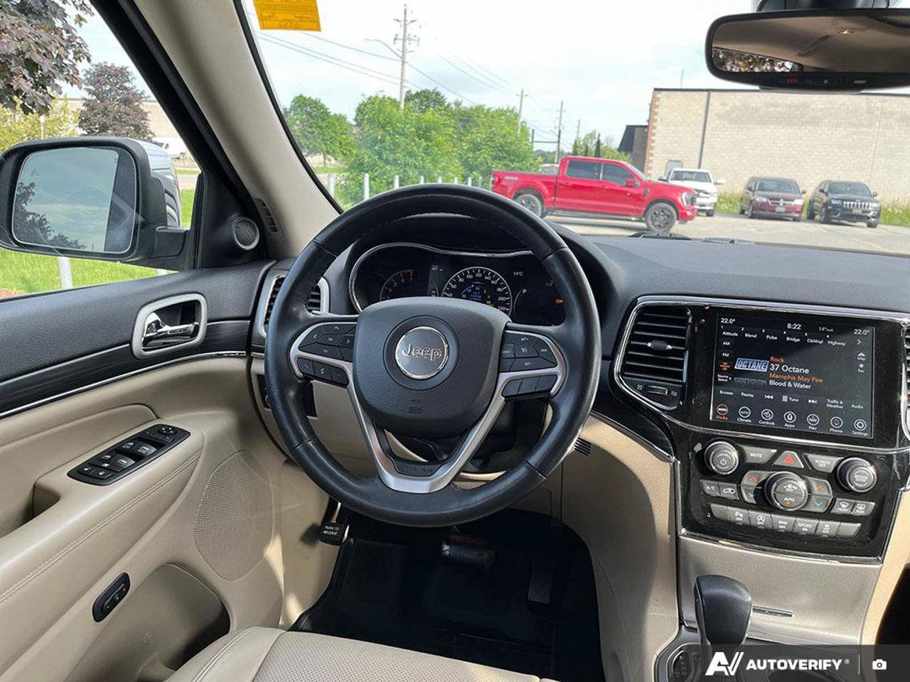 2020 Jeep Grand Cherokee Limited | Leather | Sunroof | Navigation | Blind-Spot Detection | Apple CarPlay | Android Auto Photo
