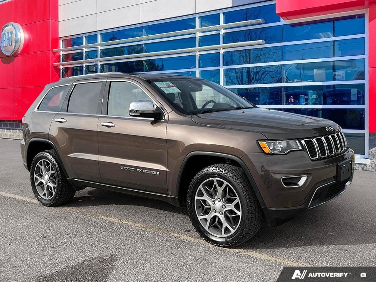 2020 Jeep Grand Cherokee Limited | Leather | Sunroof | Navigation | Blind-Spot Detection | Apple CarPlay | Android Auto Photo