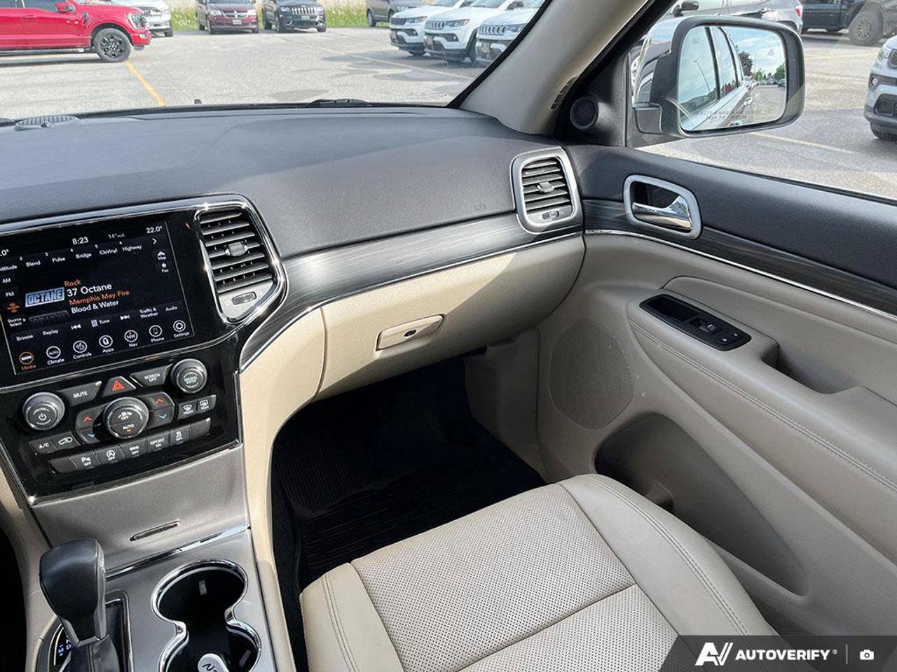 2020 Jeep Grand Cherokee Limited | Leather | Sunroof | Navigation | Blind-Spot Detection | Apple CarPlay | Android Auto Photo