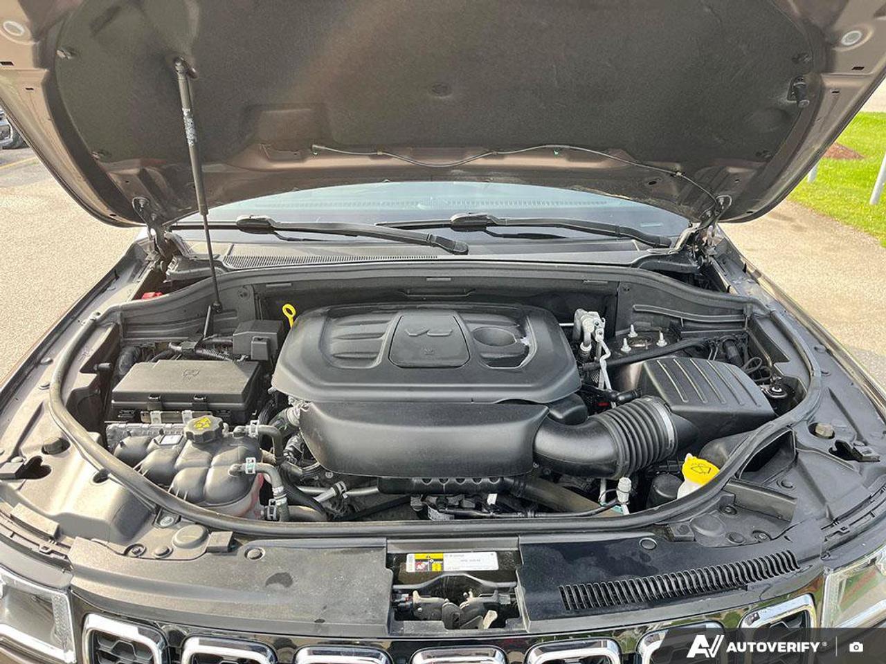 2020 Jeep Grand Cherokee Limited | Leather | Sunroof | Navigation | Blind-Spot Detection | Apple CarPlay | Android Auto Photo