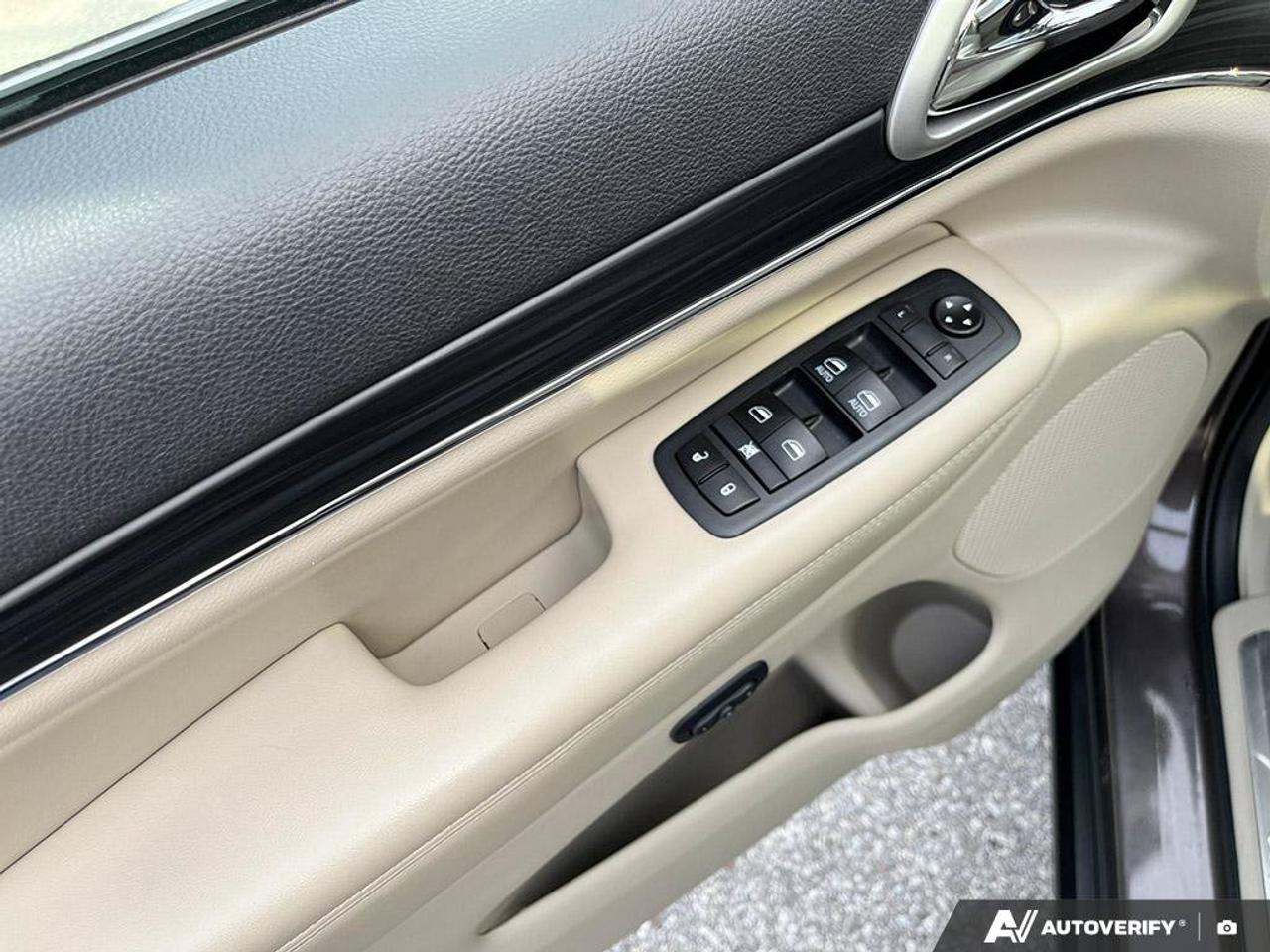 2020 Jeep Grand Cherokee Limited | Leather | Sunroof | Navigation | Blind-Spot Detection | Apple CarPlay | Android Auto Photo