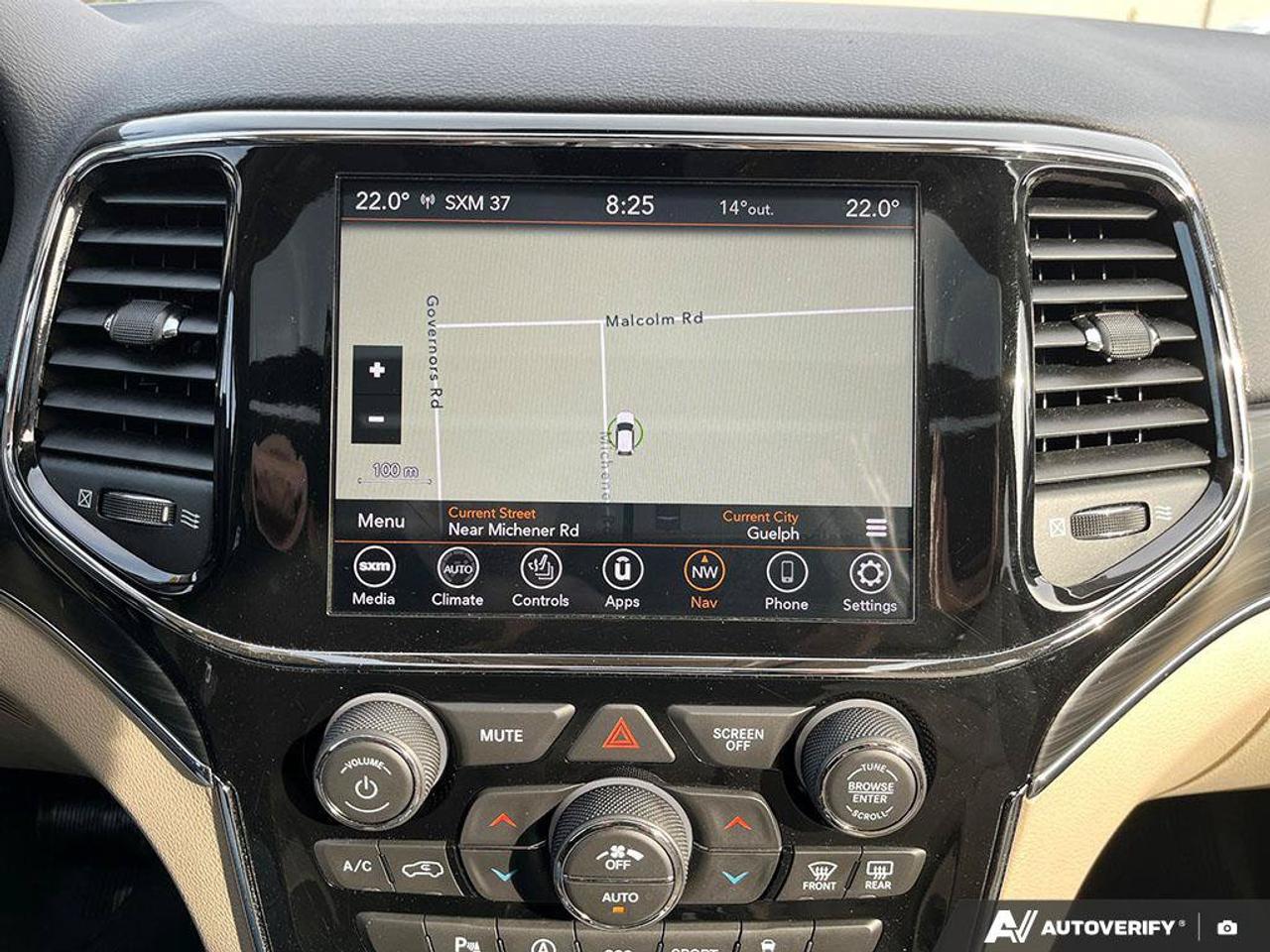 2020 Jeep Grand Cherokee Limited | Leather | Sunroof | Navigation | Blind-Spot Detection | Apple CarPlay | Android Auto Photo