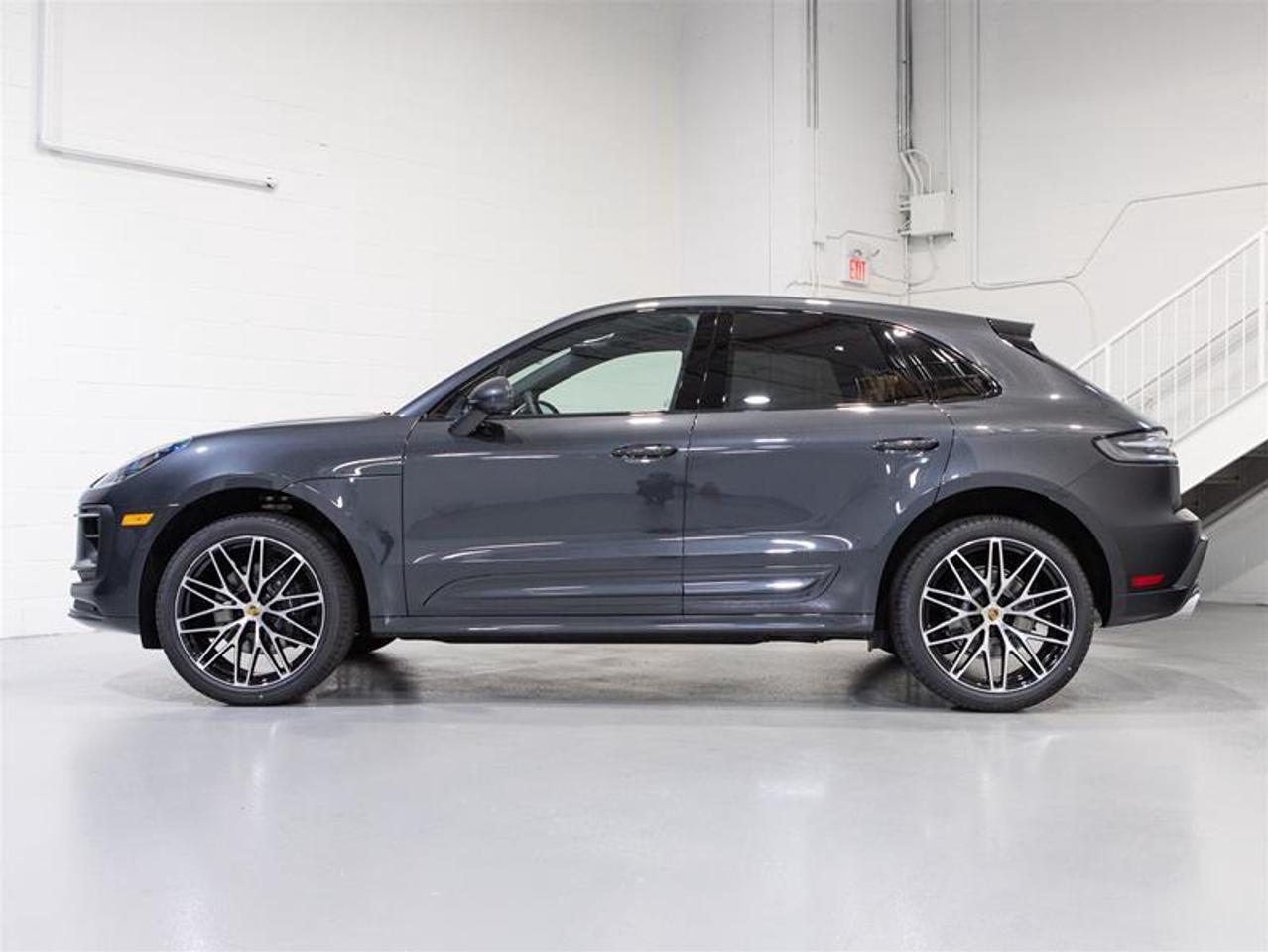 2026 Porsche Macan AWD Photo4