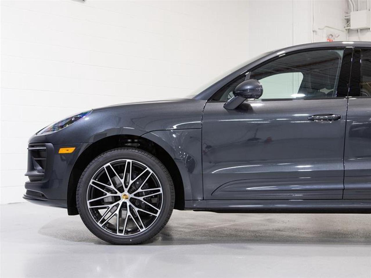 2026 Porsche Macan AWD Photo