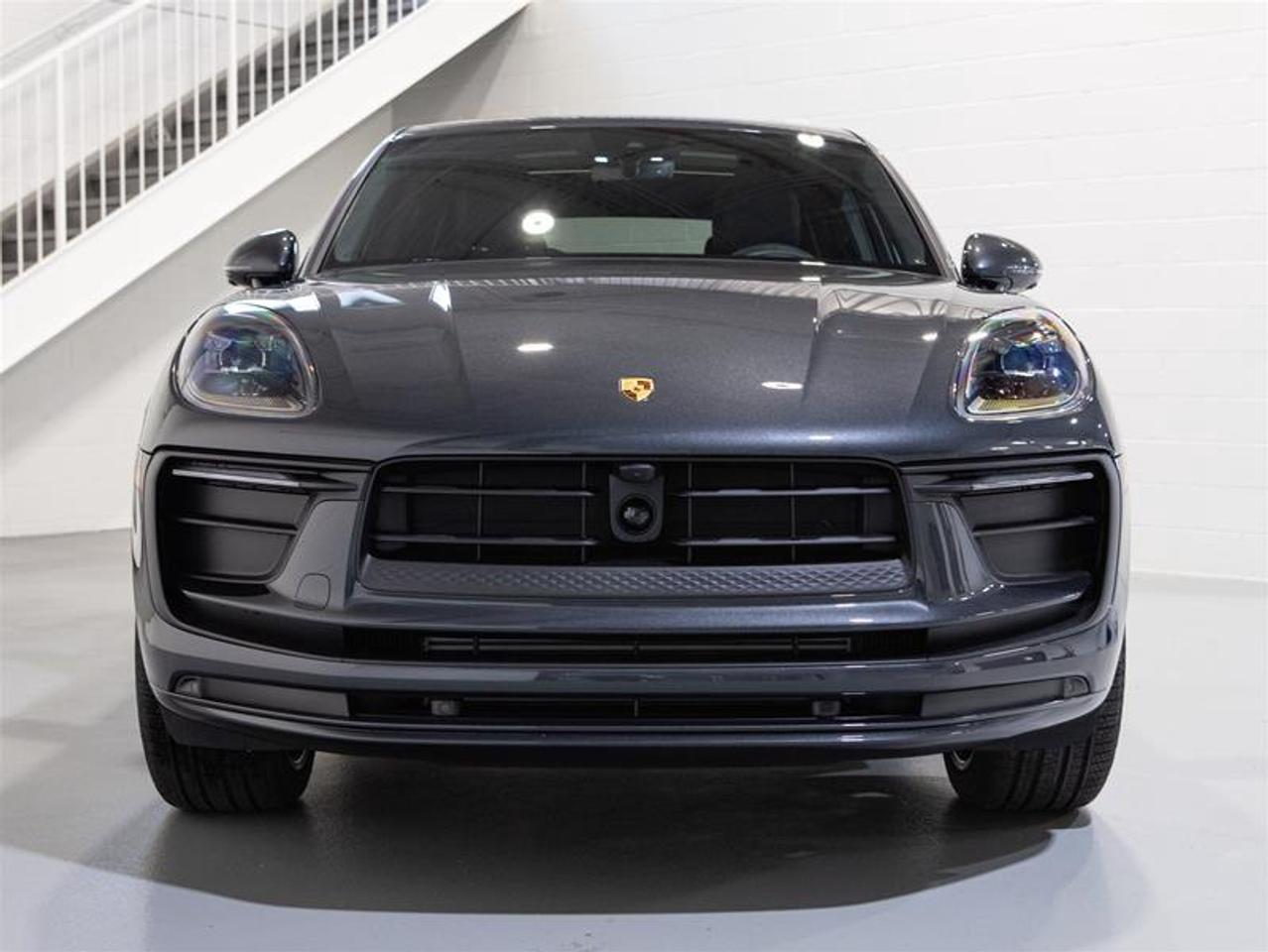 2026 Porsche Macan AWD Photo