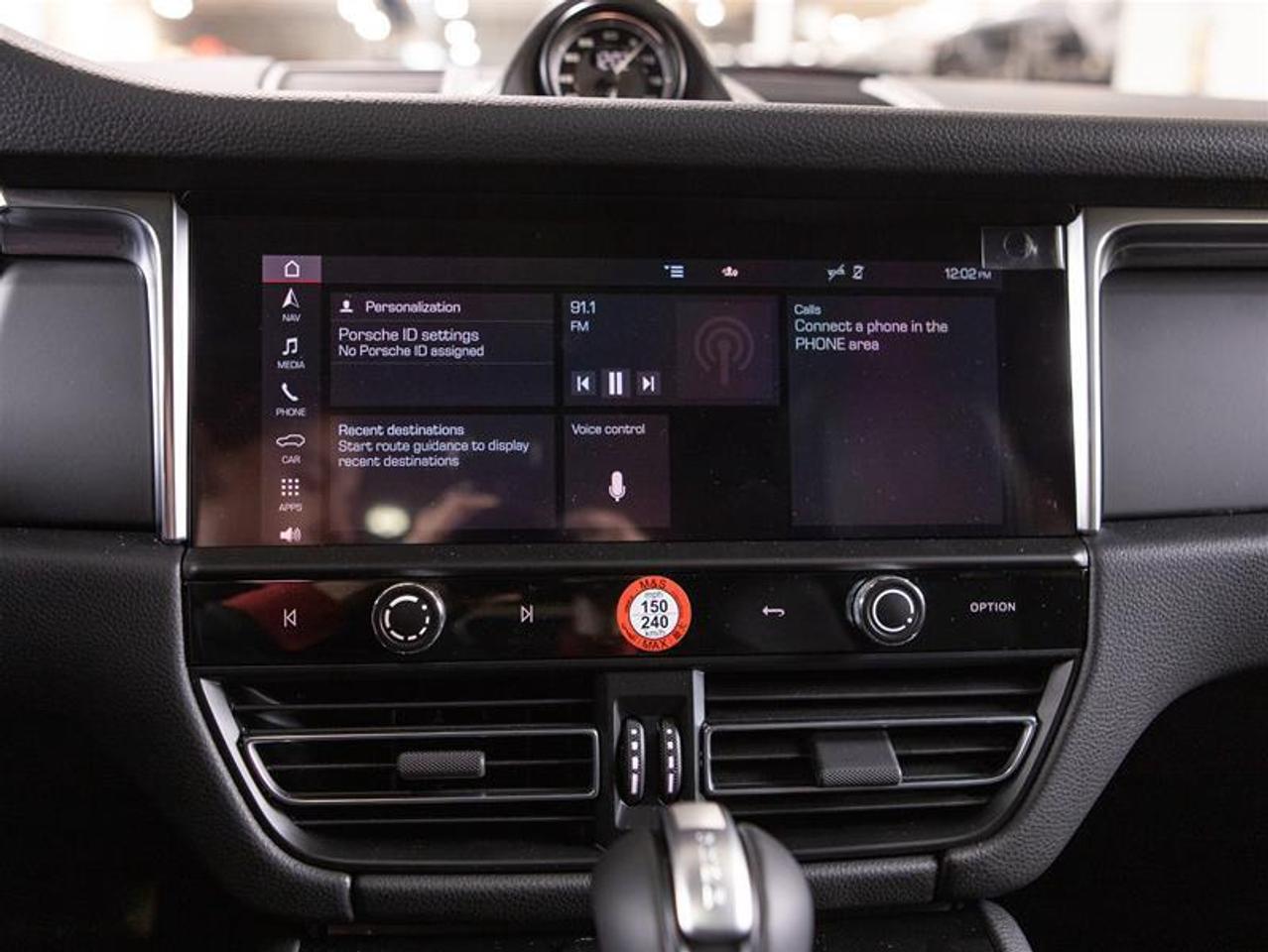 2026 Porsche Macan AWD Photo