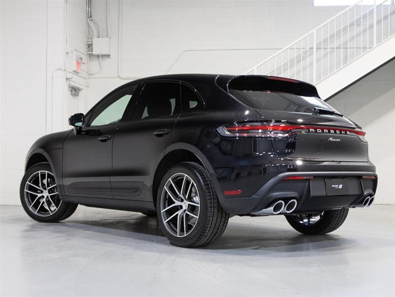 2026 Porsche Macan AWD Photo2