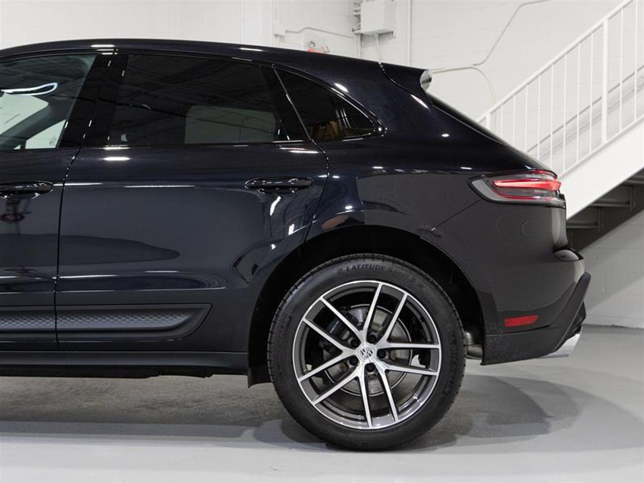 2026 Porsche Macan AWD Photo