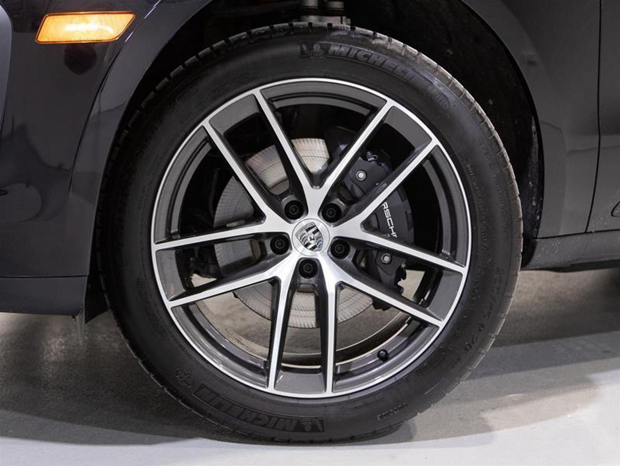 2026 Porsche Macan AWD Photo