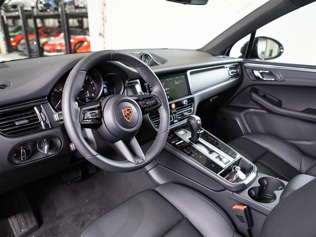 2026 Porsche Macan AWD Photo