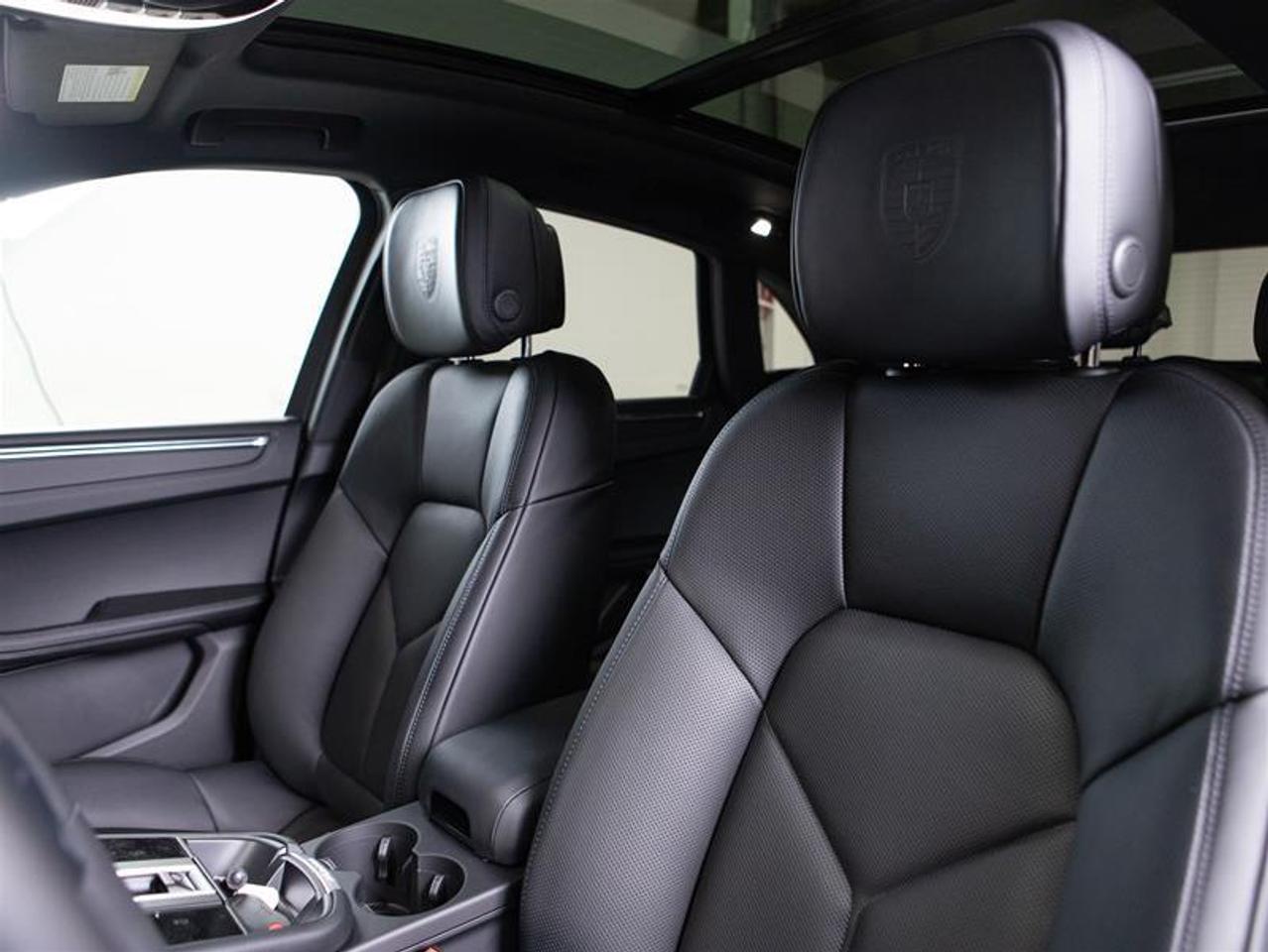 2026 Porsche Macan AWD Photo