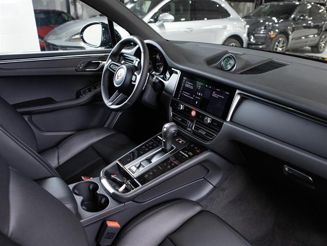 2026 Porsche Macan AWD Photo