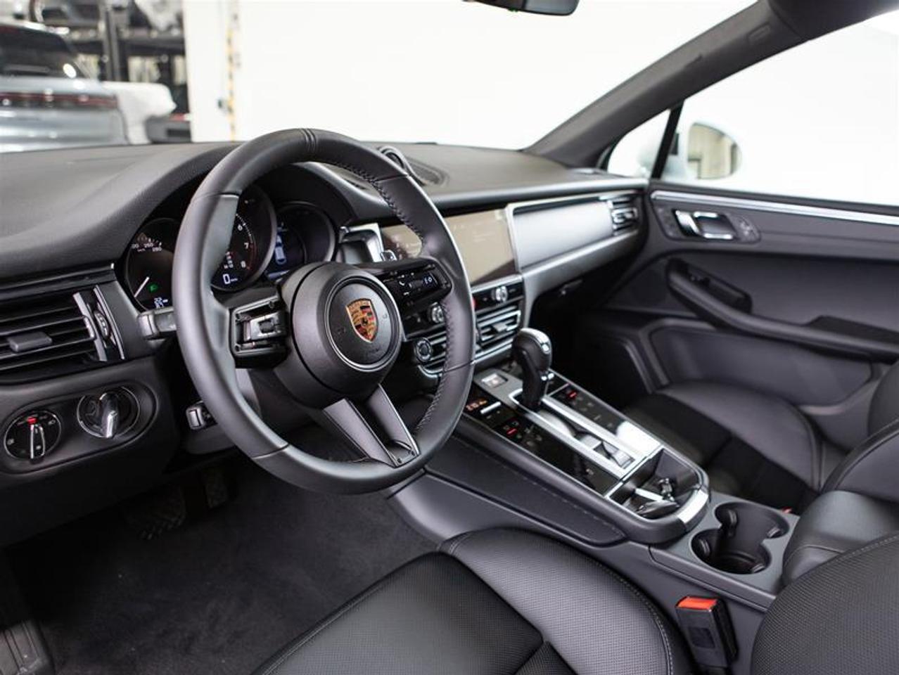 2026 Porsche Macan AWD Photo